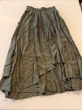 Scarlet Darkness Olive Tiered Skirt - size L